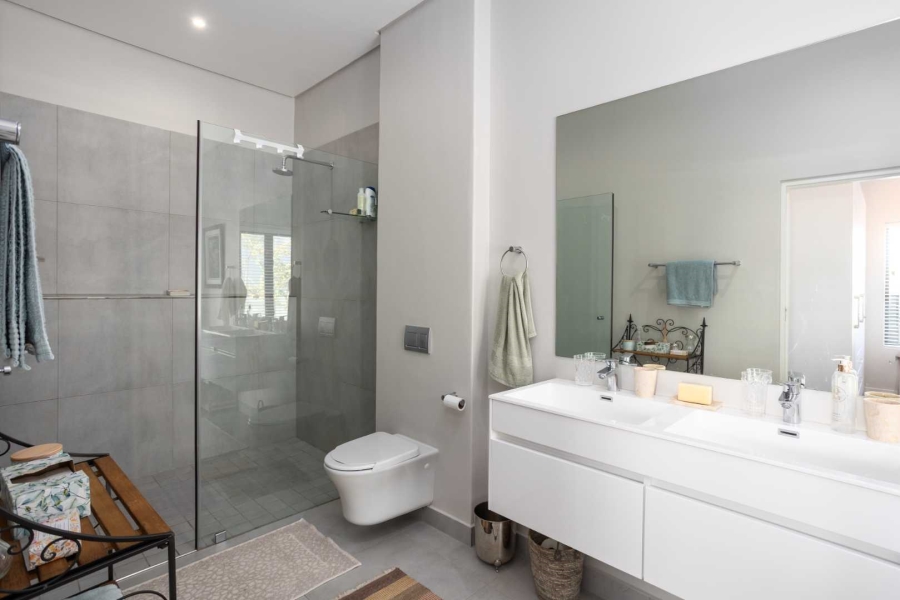To Let 4 Bedroom Property for Rent in Val De Vie Estate Western Cape